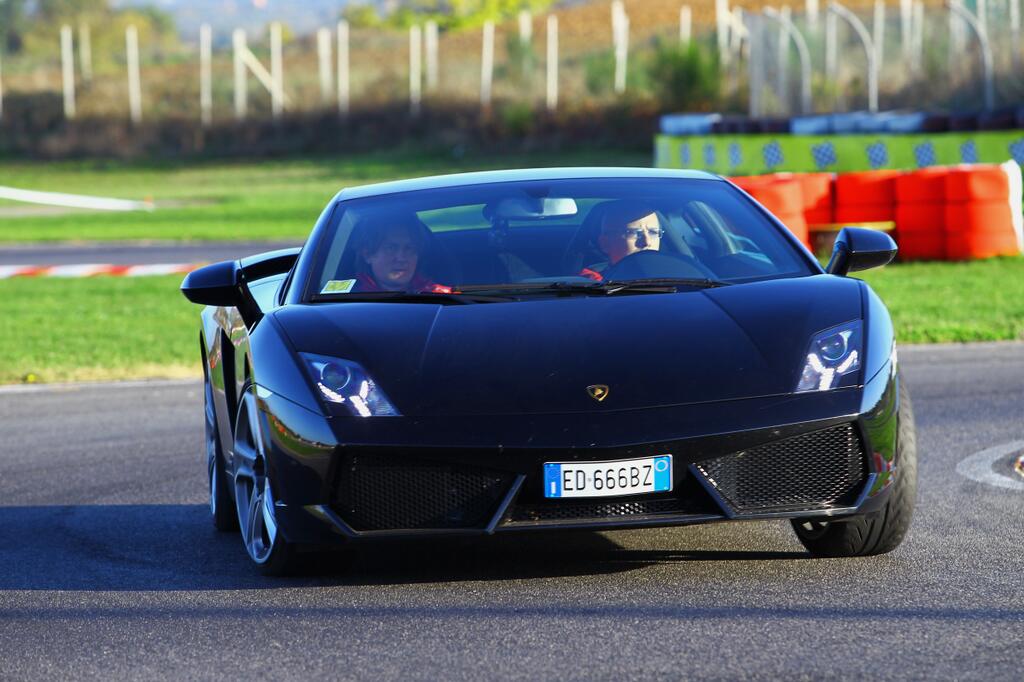 Azione E Motori In Pista Su Ferrari E Lamborghini Con Emozione3 Il Azione E Motori In Pista Su Ferrari E Lamborghini Con Emozione3 Il